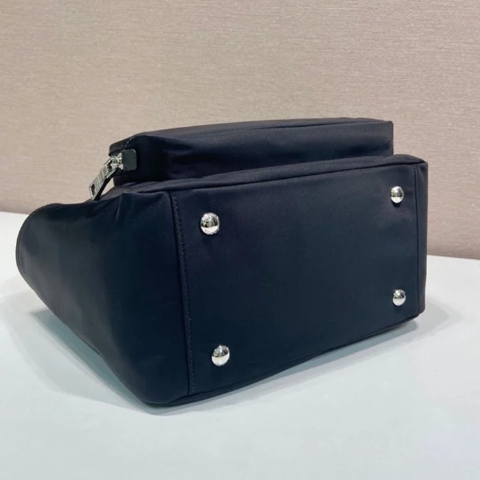 PRADA 1BG582 ナイロンマミーバッグ 斜め掛け サイズ:26x22x13cm