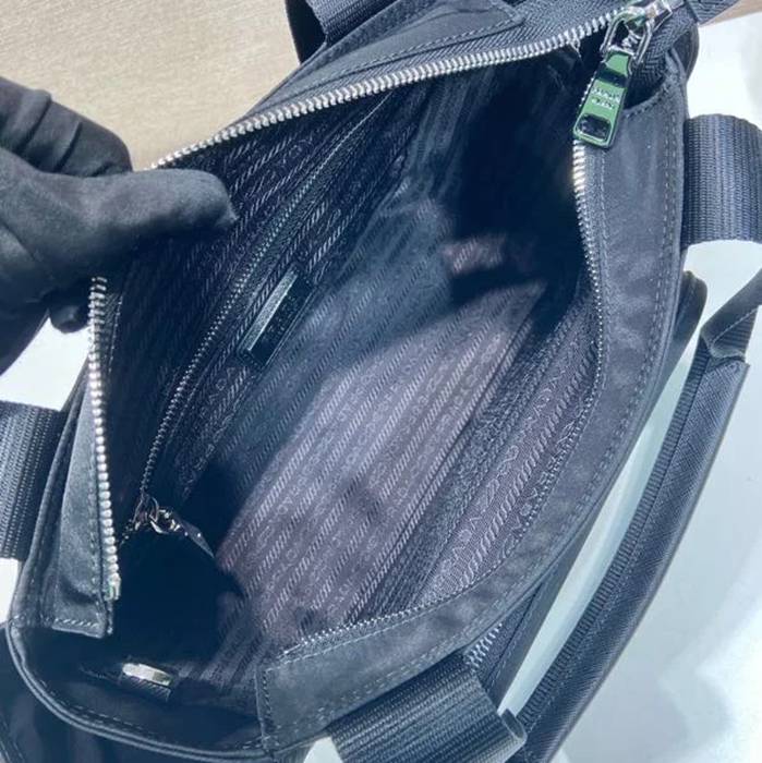PRADA 1BG582 ナイロンマミーバッグ 斜め掛け サイズ:26x22x13cm