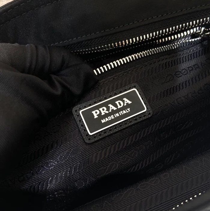 PRADA 1BG582 ナイロンマミーバッグ 斜め掛け サイズ:26x22x13cm