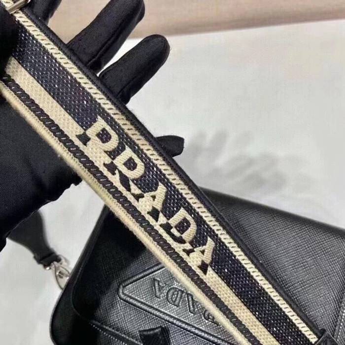 PRADA 2VH152 刺繍テープ斜め掛け サイズ:24x18cm