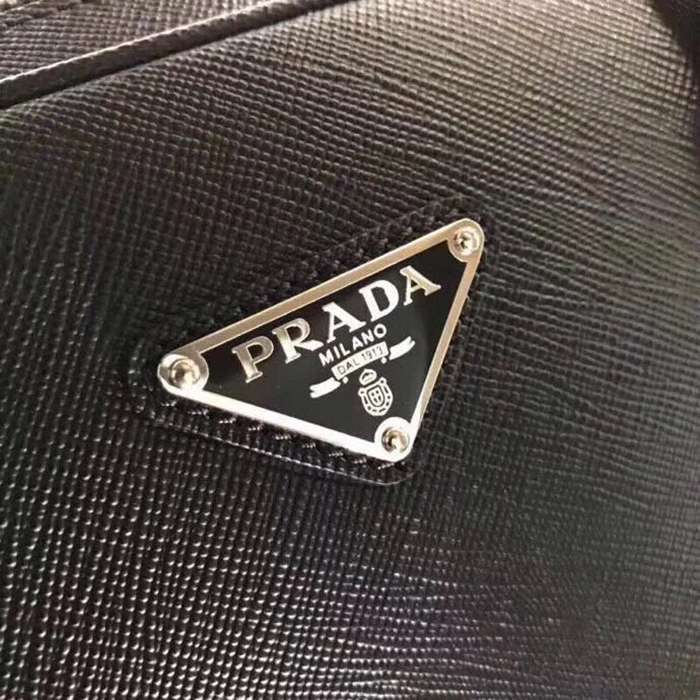 PRADA 0891 十字紋ブリーフケース 斜め掛け サイズ:36x28cm