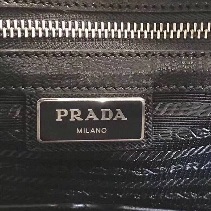 PRADA 0891 十字紋ブリーフケース 斜め掛け サイズ:36x28cm