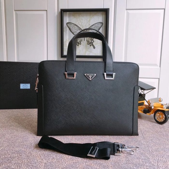 PRADA 81189 十字紋ブリーフケース 斜め掛け サイズ:39x29cm