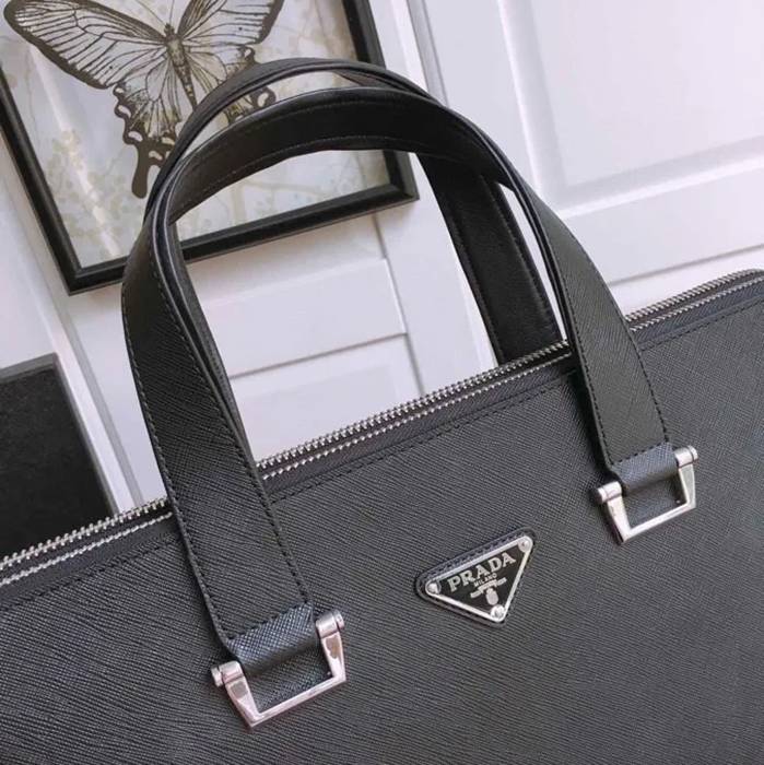 PRADA 81189 十字紋ブリーフケース 斜め掛け サイズ:39x29cm