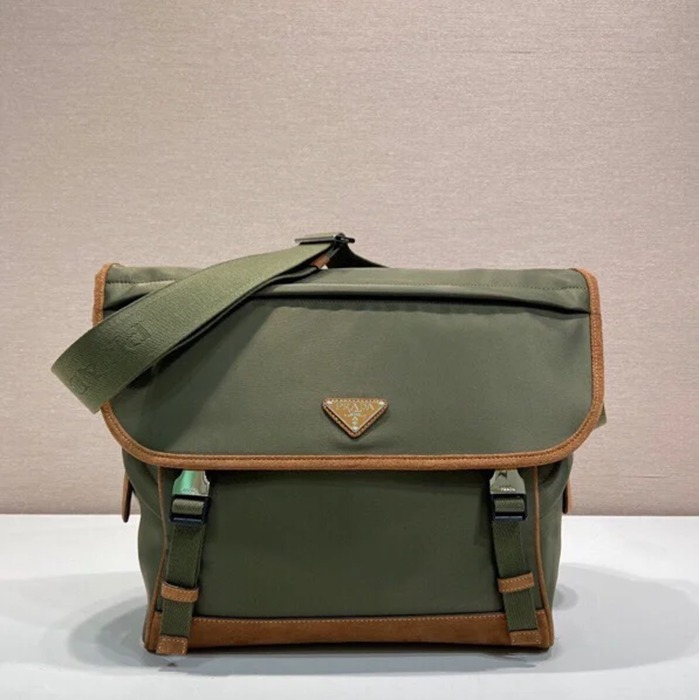 PRADA 2VD052A リナイロンメッセンジャー 大 サイズ:30x27.5x14.5cm