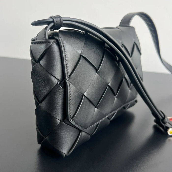 BOTTEGA VENETA BV 817921 ヘビ年限定 ディアゴ サイズ:22.5x16.5x5.5cm