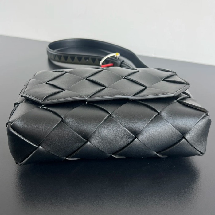 BOTTEGA VENETA BV 817921 ヘビ年限定 ディアゴ サイズ:22.5x16.5x5.5cm
