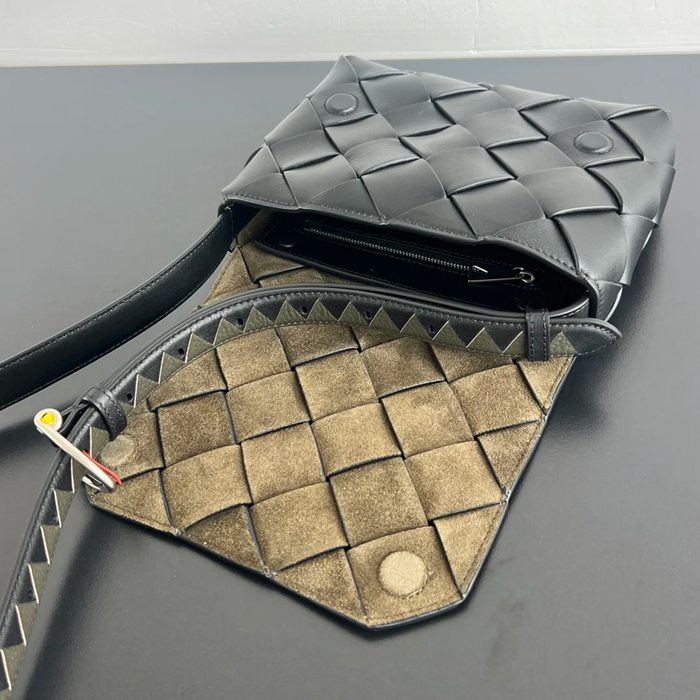 BOTTEGA VENETA BV 817921 ヘビ年限定 ディアゴ サイズ:22.5x16.5x5.5cm