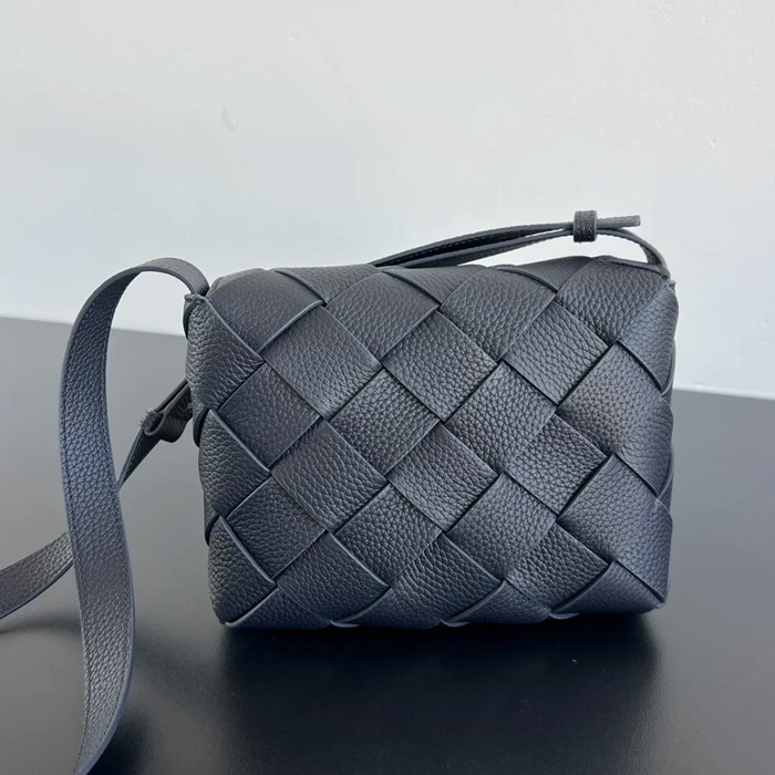BOTTEGA VENETA BV 795637 ディアゴ斜め掛け サイズ:22.5x16.5x5.5cm
