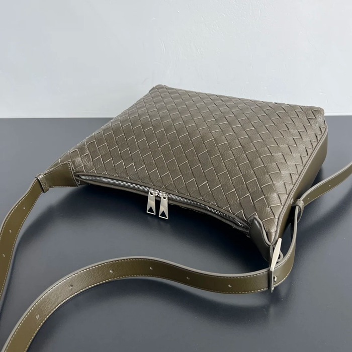 BOTTEGA VENETA BV 815748 トラベラーダーホーボー サイズ:35x29.5x8.5cm