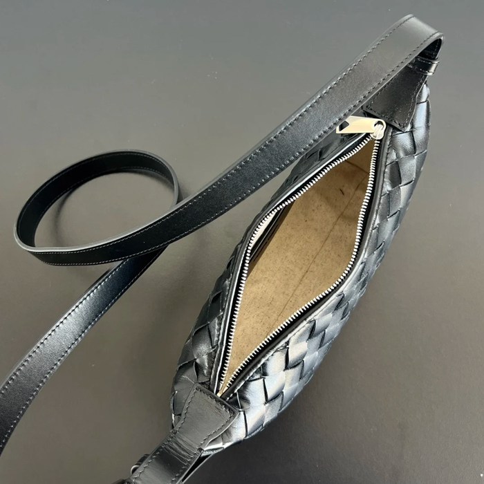 BOTTEGA VENETA BV 844018 トラベラーフォンショルダー サイズ:20x12x5.5cm