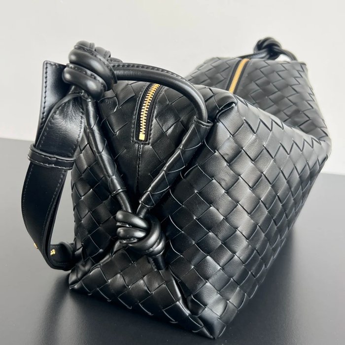 BOTTEGA VENETA BV 796619 ループカメラバッグ サイズ:38x20x18.5cm