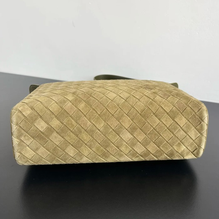 BOTTEGA VENETA BV 836016 スエードトリベッカ弁当箱バッグ サイズ:30.5x20cm