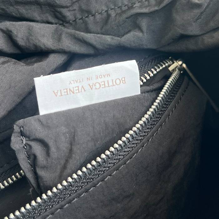 BOTTEGA VENETA BV 776524 柔らか牛皮編みハンドバッグ ポスティーノ サイズ:30x22x11.5cm