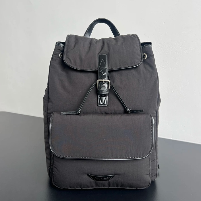 BOTTEGA VENETA BV 806160 ナイロンリュック サイズ:43x30x15cm