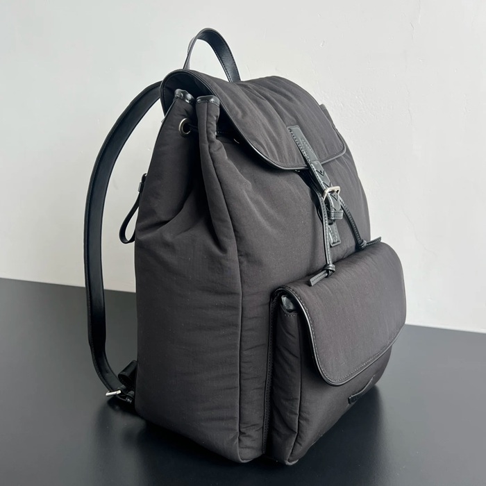 BOTTEGA VENETA BV 806160 ナイロンリュック サイズ:43x30x15cm