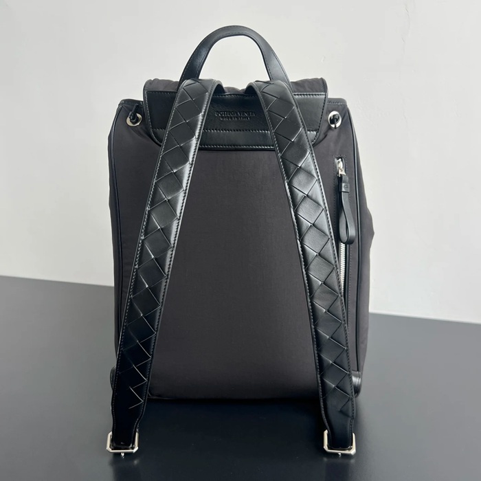 BOTTEGA VENETA BV 806160 ナイロンリュック サイズ:43x30x15cm