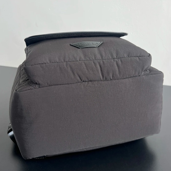 BOTTEGA VENETA BV 806160 ナイロンリュック サイズ:43x30x15cm
