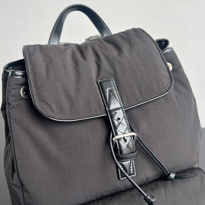 BOTTEGA VENETA BV 806160 ナイロンリュック サイズ:43x30x15cm