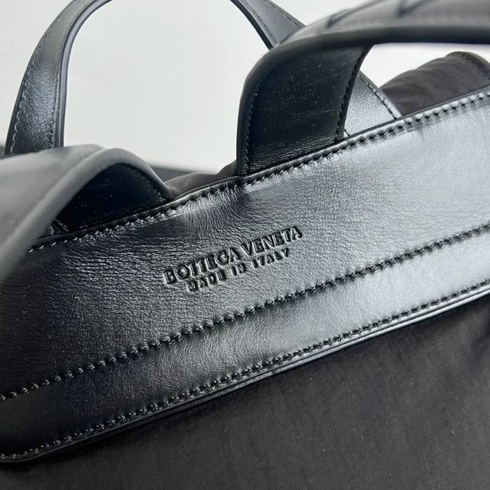 BOTTEGA VENETA BV 806160 ナイロンリュック サイズ:43x30x15cm