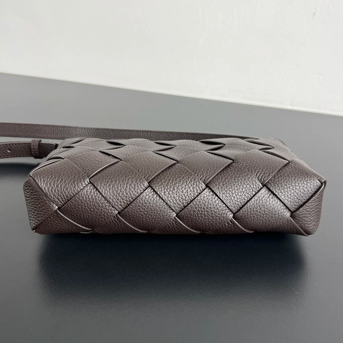 BOTTEGA VENETA BV 837112 新作編み斜め掛け ディアゴ サイズ:25x15cm
