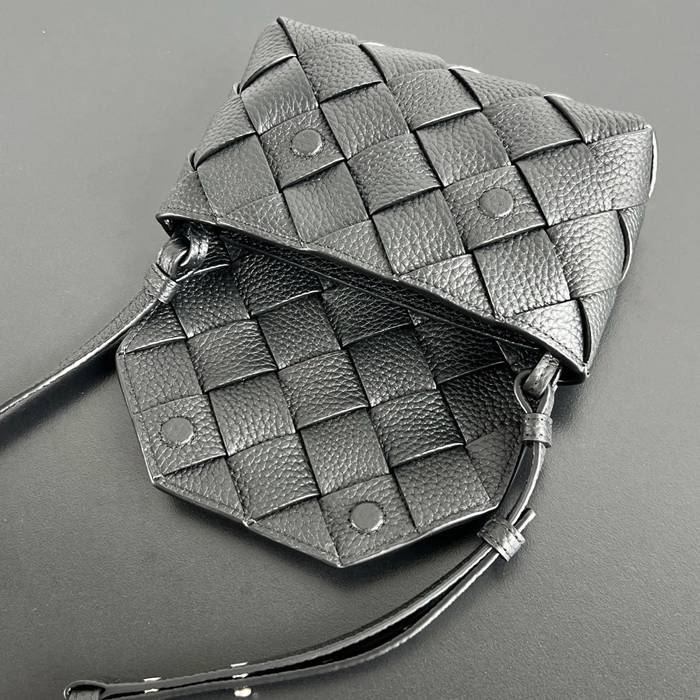 BOTTEGA VENETA BV 805745 新作編みカメラバッグ ディアゴ サイズ:18x12cm