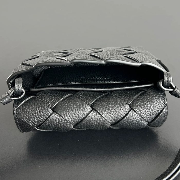 BOTTEGA VENETA BV 805745 新作編みカメラバッグ ディアゴ サイズ:18x12cm