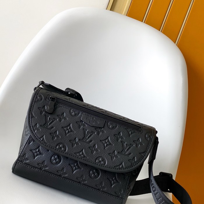 LOUIS VUITTON M14874 パルス メッセンジャー サイズ:26.6x17x11cm