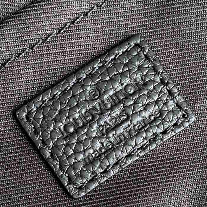 LOUIS VUITTON M14874 パルス メッセンジャー サイズ:26.6x17x11cm
