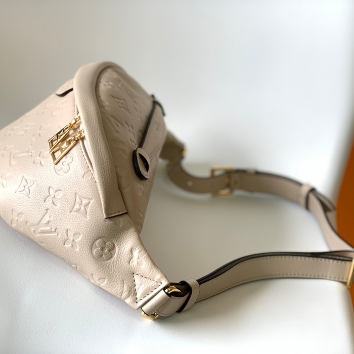 LOUIS VUITTON M44836 バンバッグ 胸バッグ サイズ:37x20x14cm