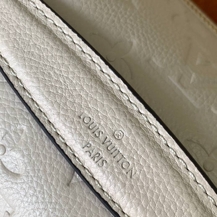 LOUIS VUITTON M44836 バンバッグ 胸バッグ サイズ:37x20x14cm