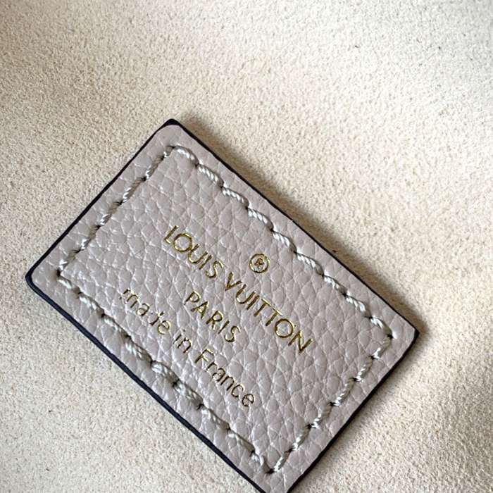 LOUIS VUITTON M44836 バンバッグ 胸バッグ サイズ:37x20x14cm