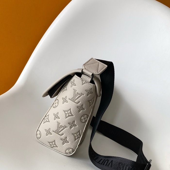 LOUIS VUITTON M14912 パルス メッセンジャー サイズ:26.6x17x11cm