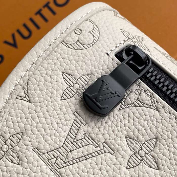 LOUIS VUITTON M14912 パルス メッセンジャー サイズ:26.6x17x11cm
