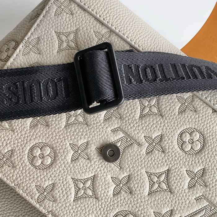 LOUIS VUITTON M14912 パルス メッセンジャー サイズ:26.6x17x11cm