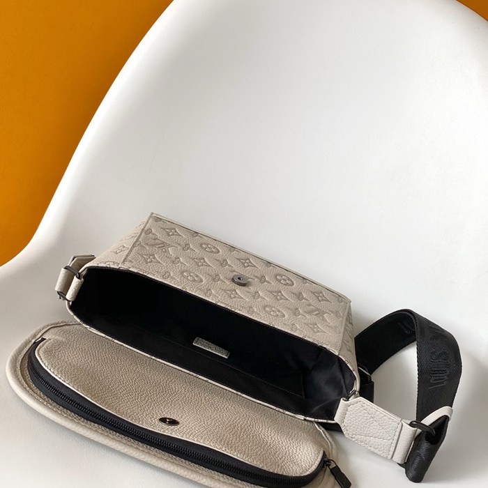 LOUIS VUITTON M14912 パルス メッセンジャー サイズ:26.6x17x11cm