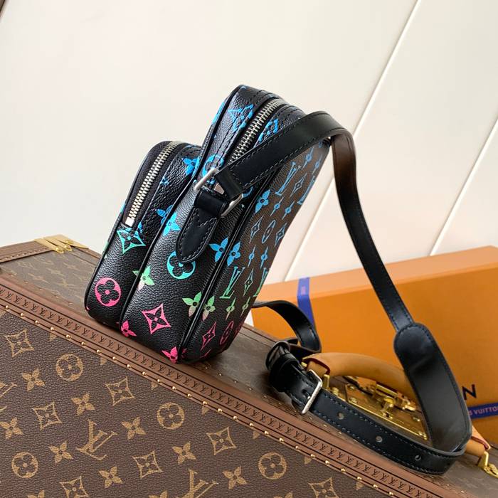 LOUIS VUITTON M13898 アマゾーヌ 斜め掛け サイズ:20x13.5cm
