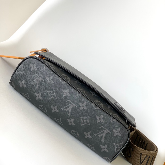 LOUIS VUITTON M45627 ディストリクト メッセンジャー サイズ:25x22cm