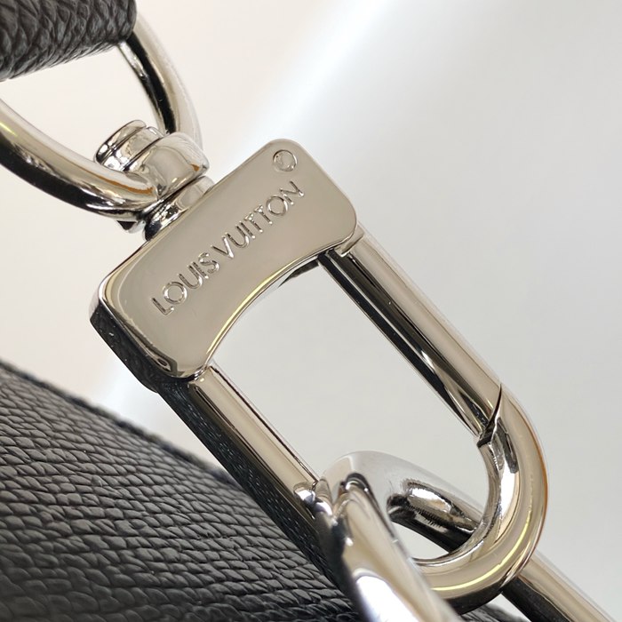 LOUIS VUITTON M11657 アベニュー メッセンジャー サイズ:22.5x16x7.5cm