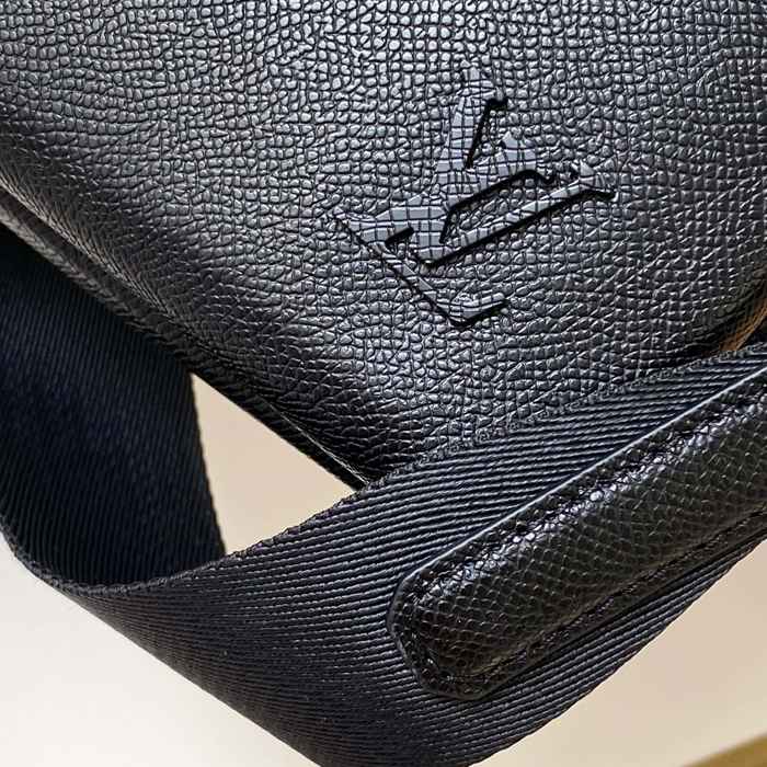 LOUIS VUITTON M11657 アベニュー メッセンジャー サイズ:22.5x16x7.5cm