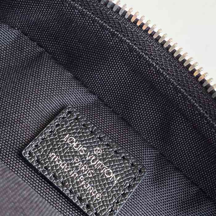 LOUIS VUITTON M11657 アベニュー メッセンジャー サイズ:22.5x16x7.5cm