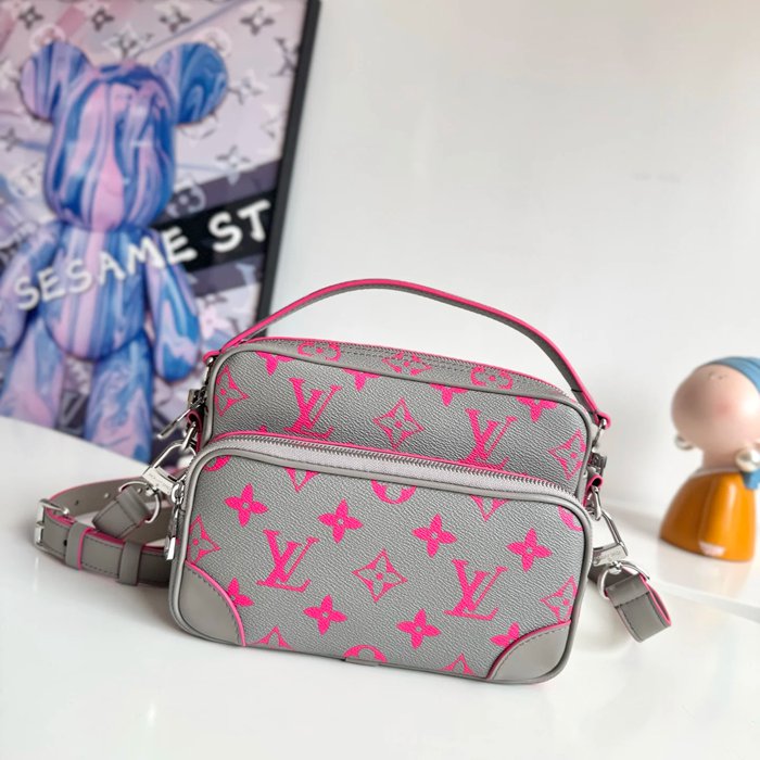 LOUIS VUITTON M15024 ニル メッセンジャー サイズ:25x17.5x11cm
