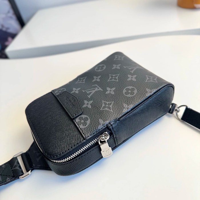 LOUIS VUITTON M30741 タイガラマ アウトドアショルダー サイズ:21x13cm