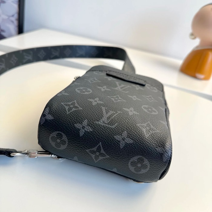 LOUIS VUITTON M30741 タイガラマ アウトドアショルダー サイズ:21x13cm