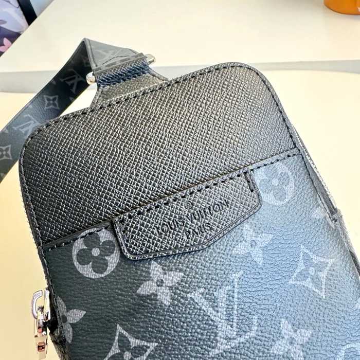 LOUIS VUITTON M30741 タイガラマ アウトドアショルダー サイズ:21x13cm