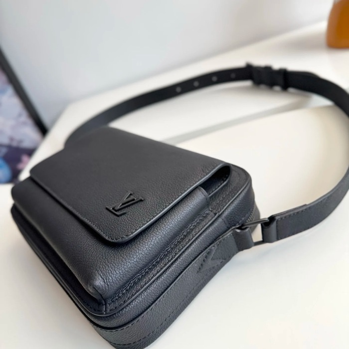 LOUIS VUITTON M15265 ボーディング メッセンジャー サイズ:24x18cm