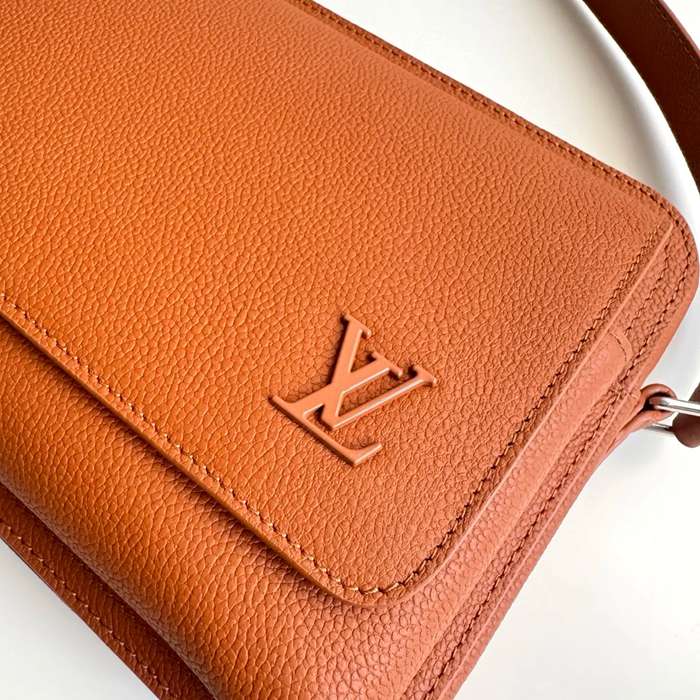 LOUIS VUITTON M25981 ボーディング メッセンジャー サイズ:24x18cm