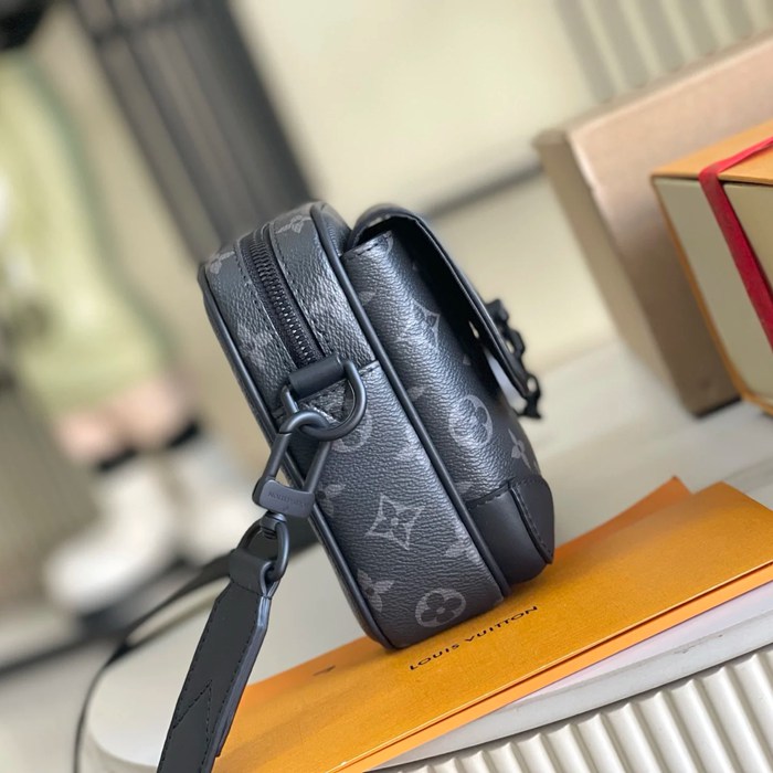 LOUIS VUITTON M46795 イタリアA級レザー斜め掛け サイズ:24x17cm