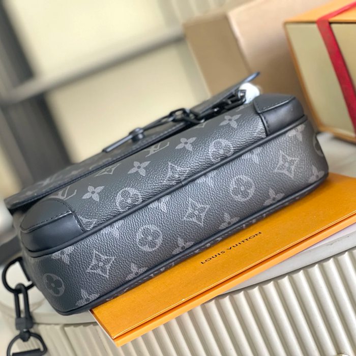 LOUIS VUITTON M46795 イタリアA級レザー斜め掛け サイズ:24x17cm