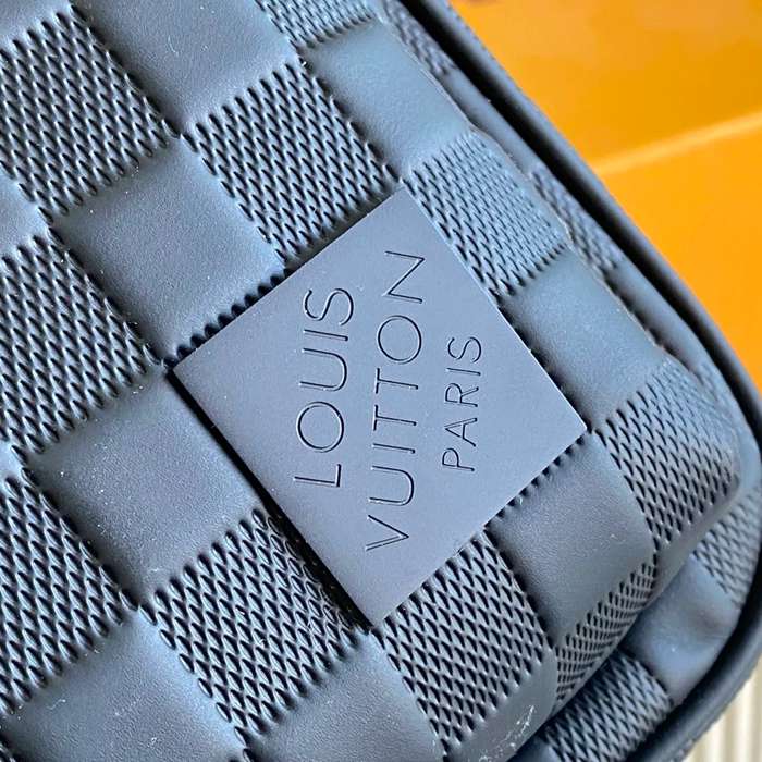 LOUIS VUITTON M45303 イタリアA級レザー胸バッグ サイズ:31x20cm